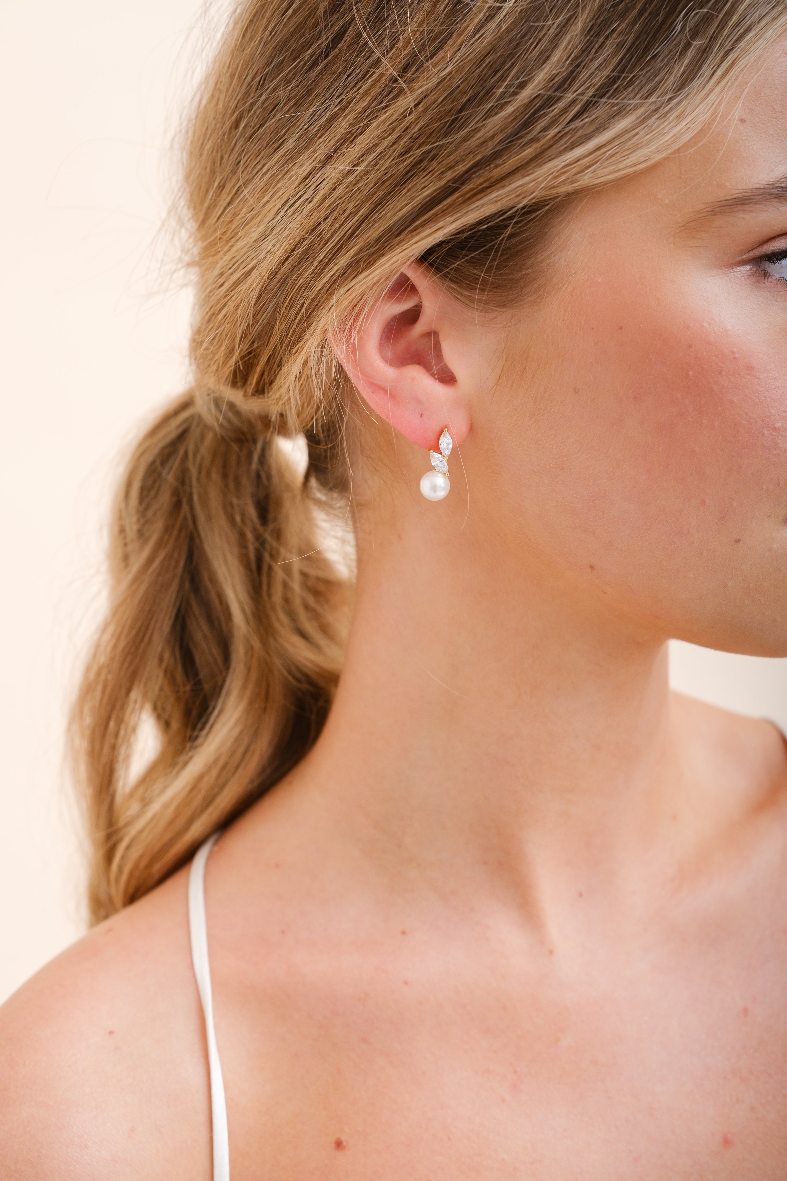 ERYN studs // Silver pearl stud earrings