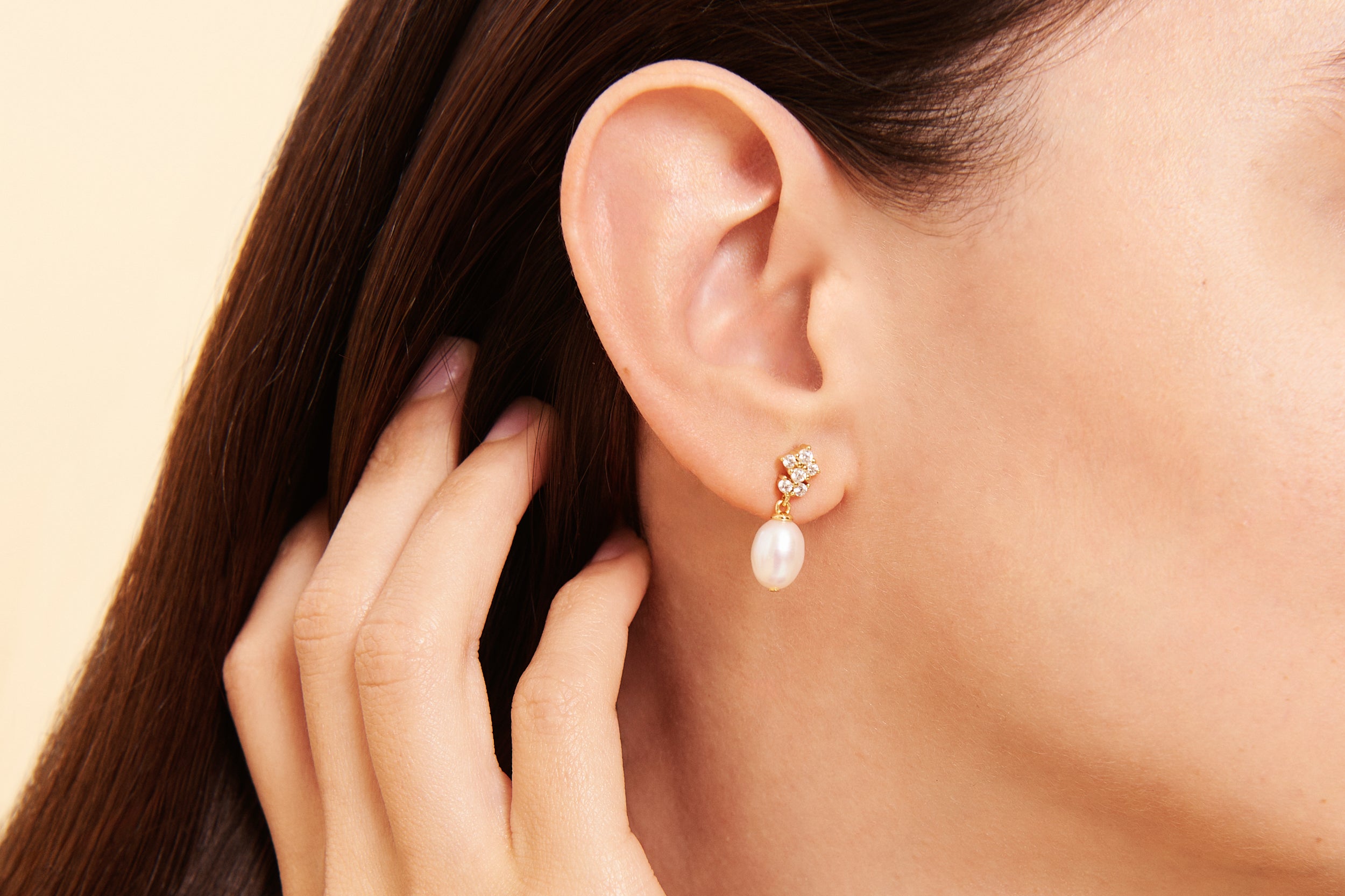 ELLA // Dainty pearl cluster earrings