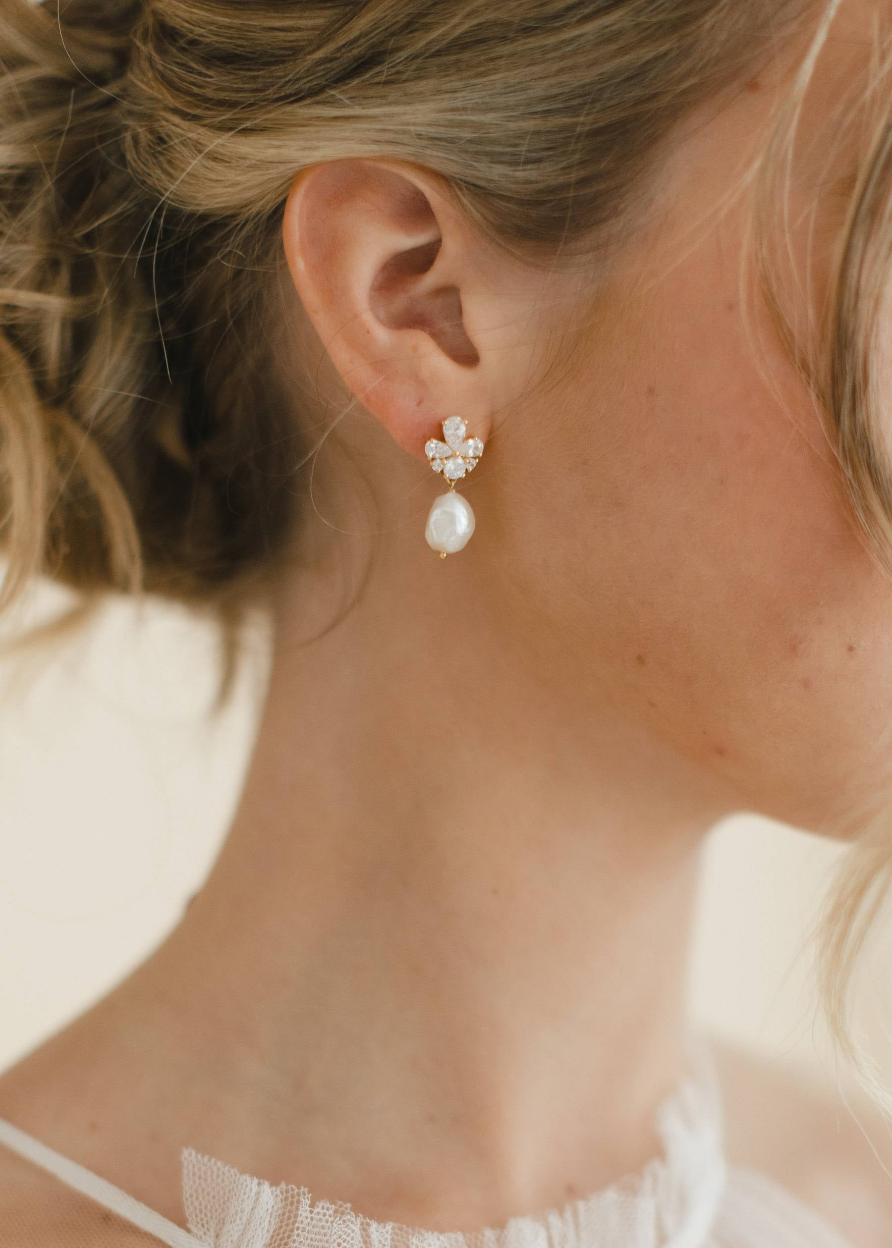 GISELLE MINI - Gold cz and freshwater pearl earrings