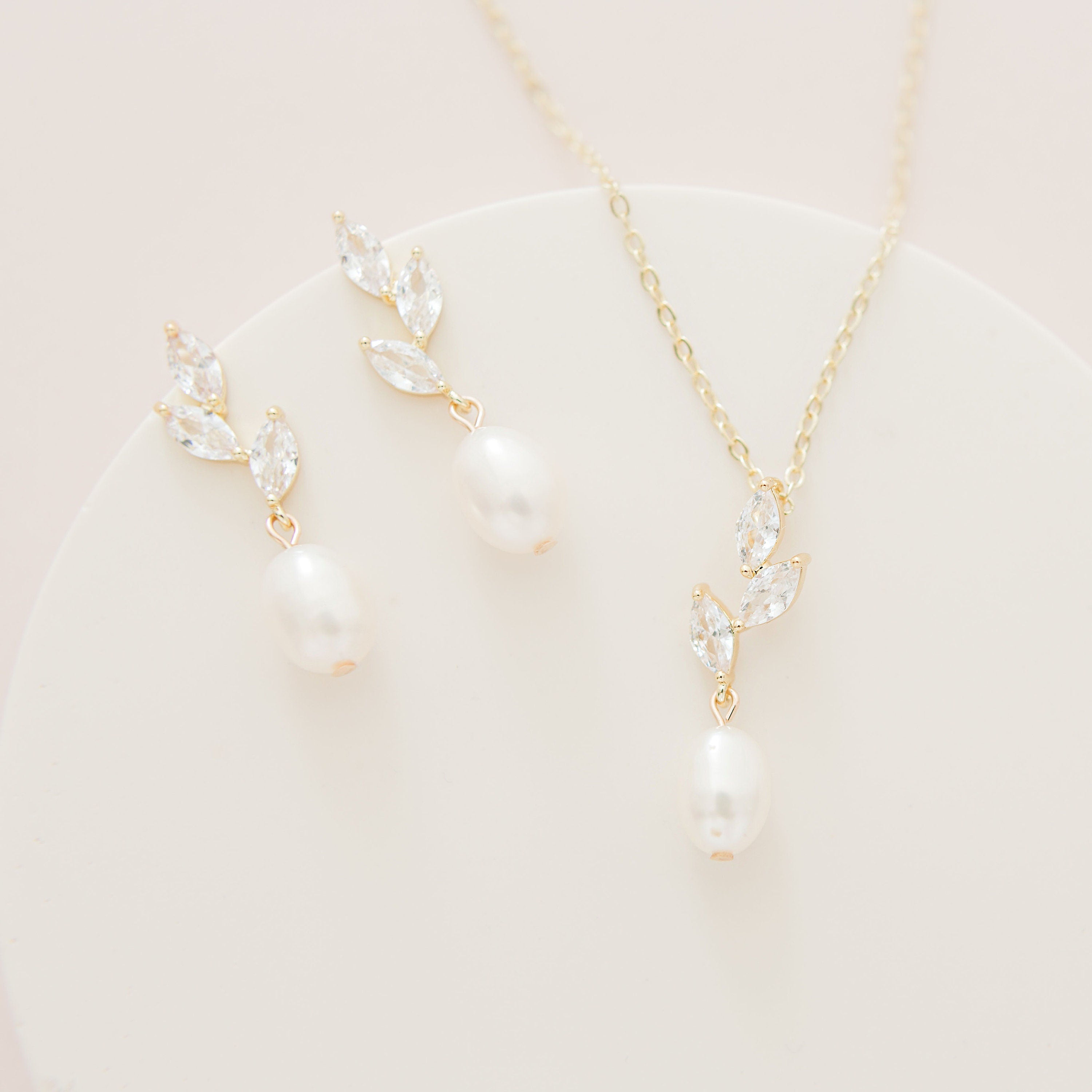 ERYN // Silver Pearl bridal necklace