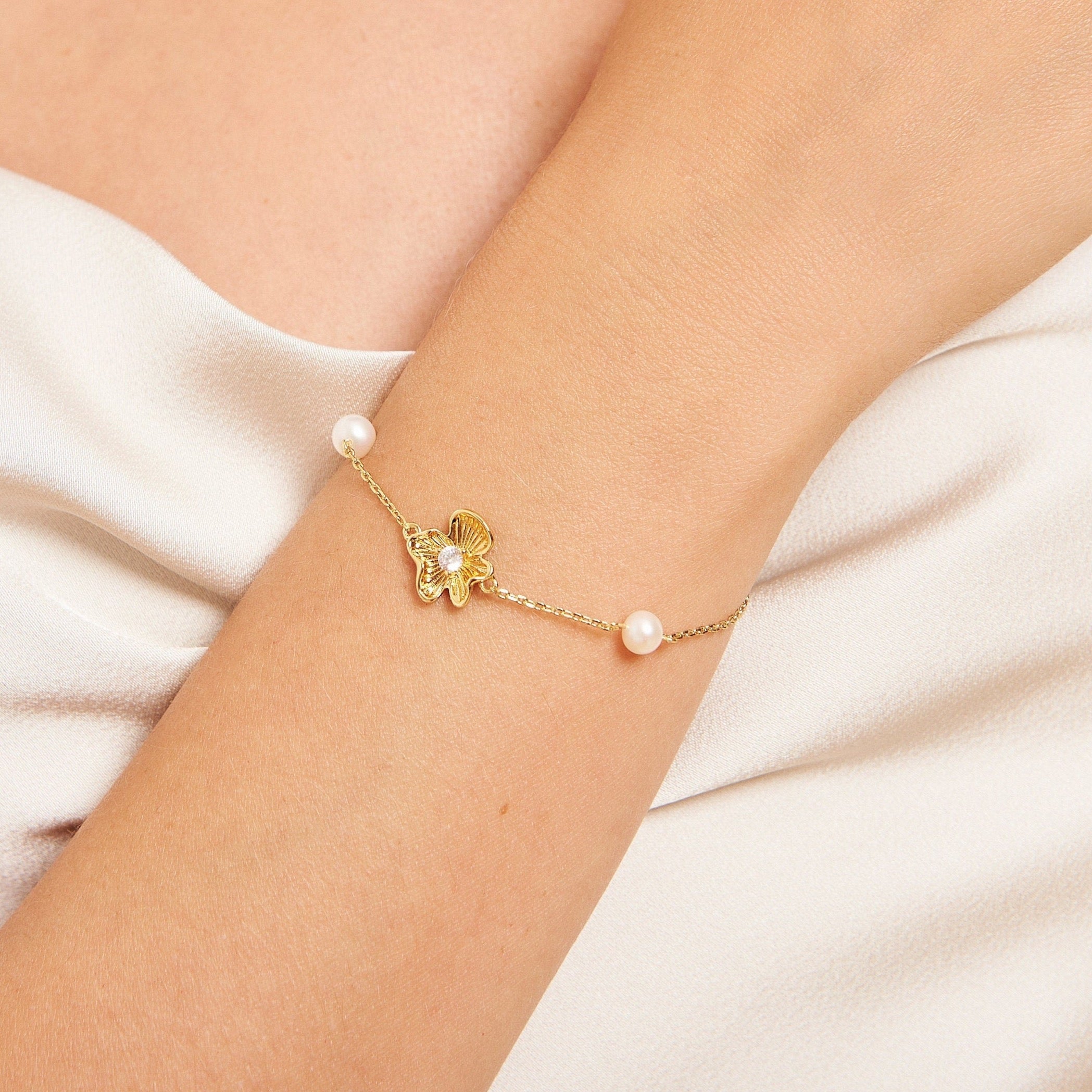 HANA bracelet // Gold flower bridal bracelet