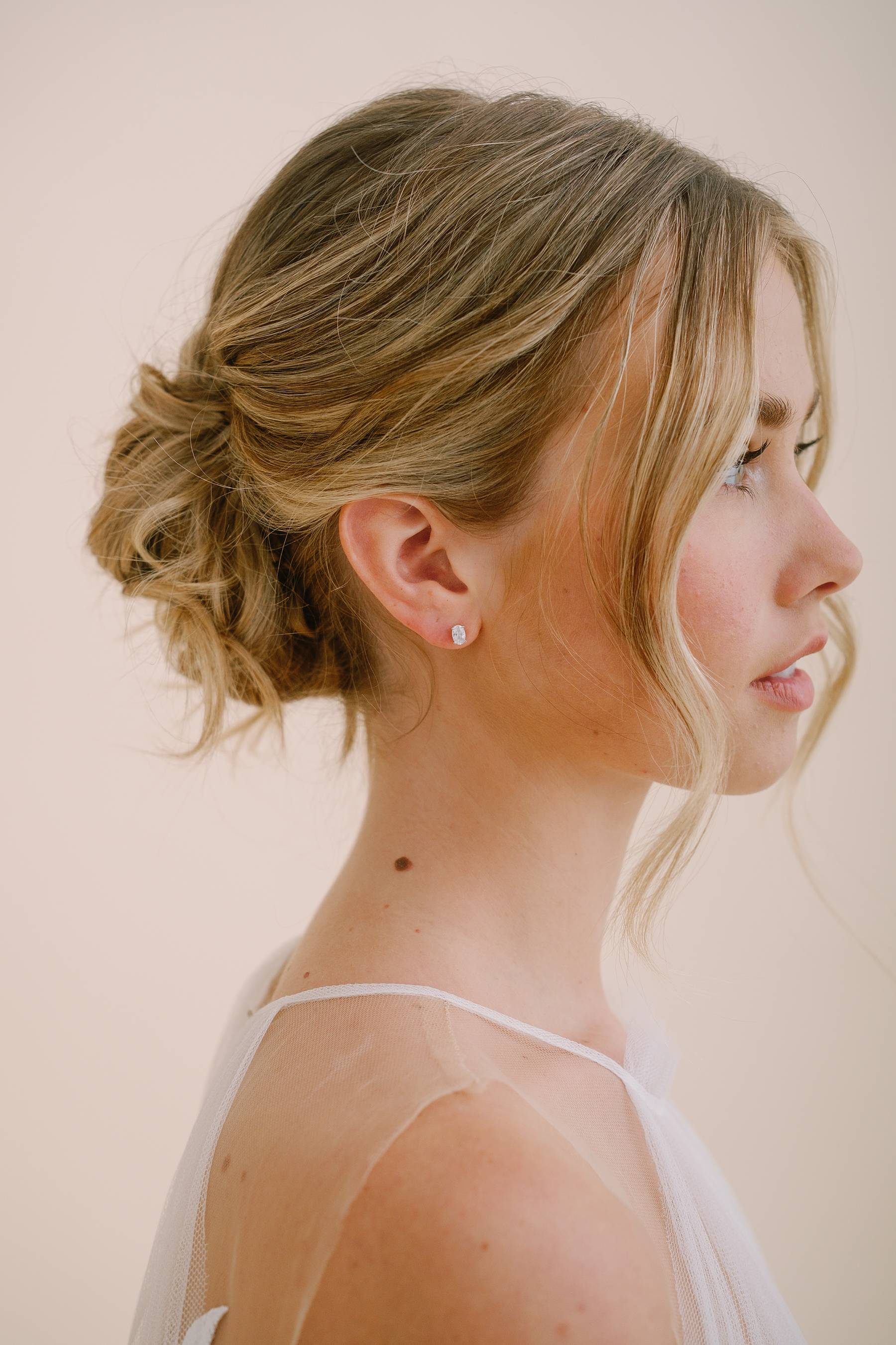 CLARA // Dainty oval studs