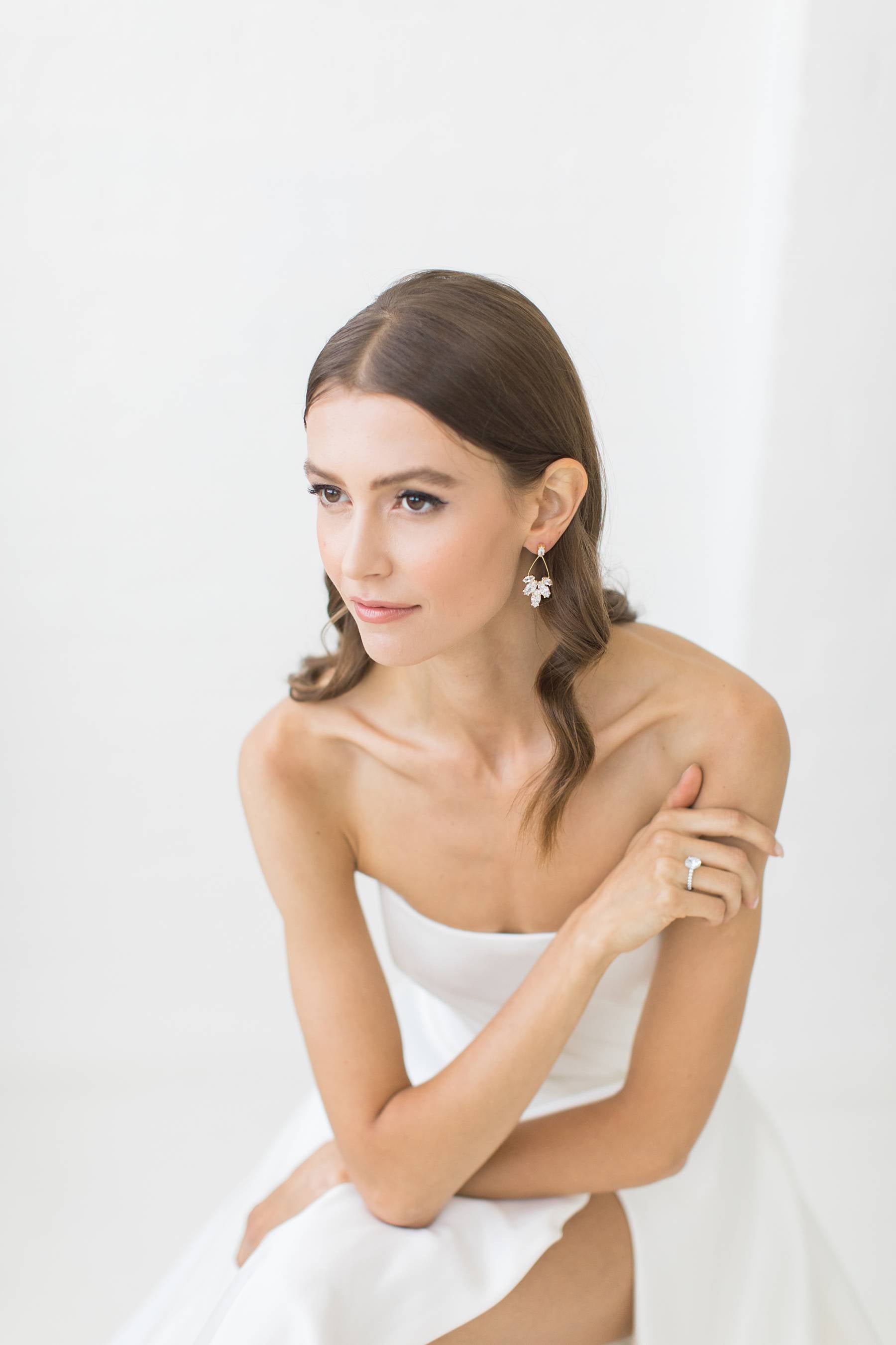 ANNA STATEMENT // Gold crystal bridal earrings