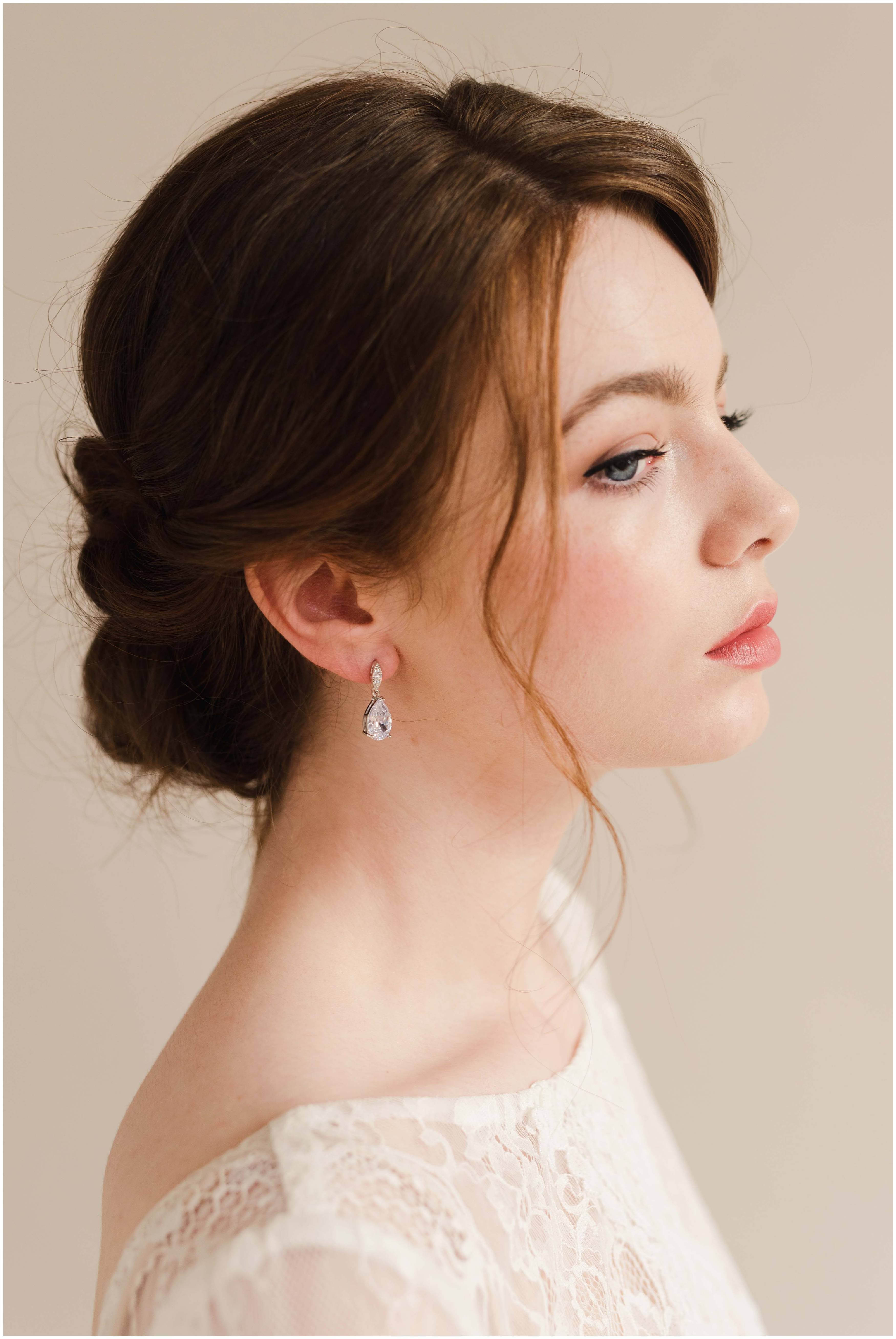 ALBERTA // Dainty crystal drop earrings