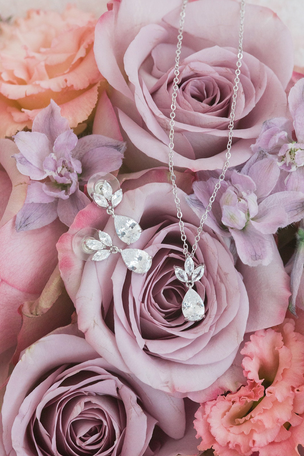 EVIE // Dainty cubic zirconia earrings