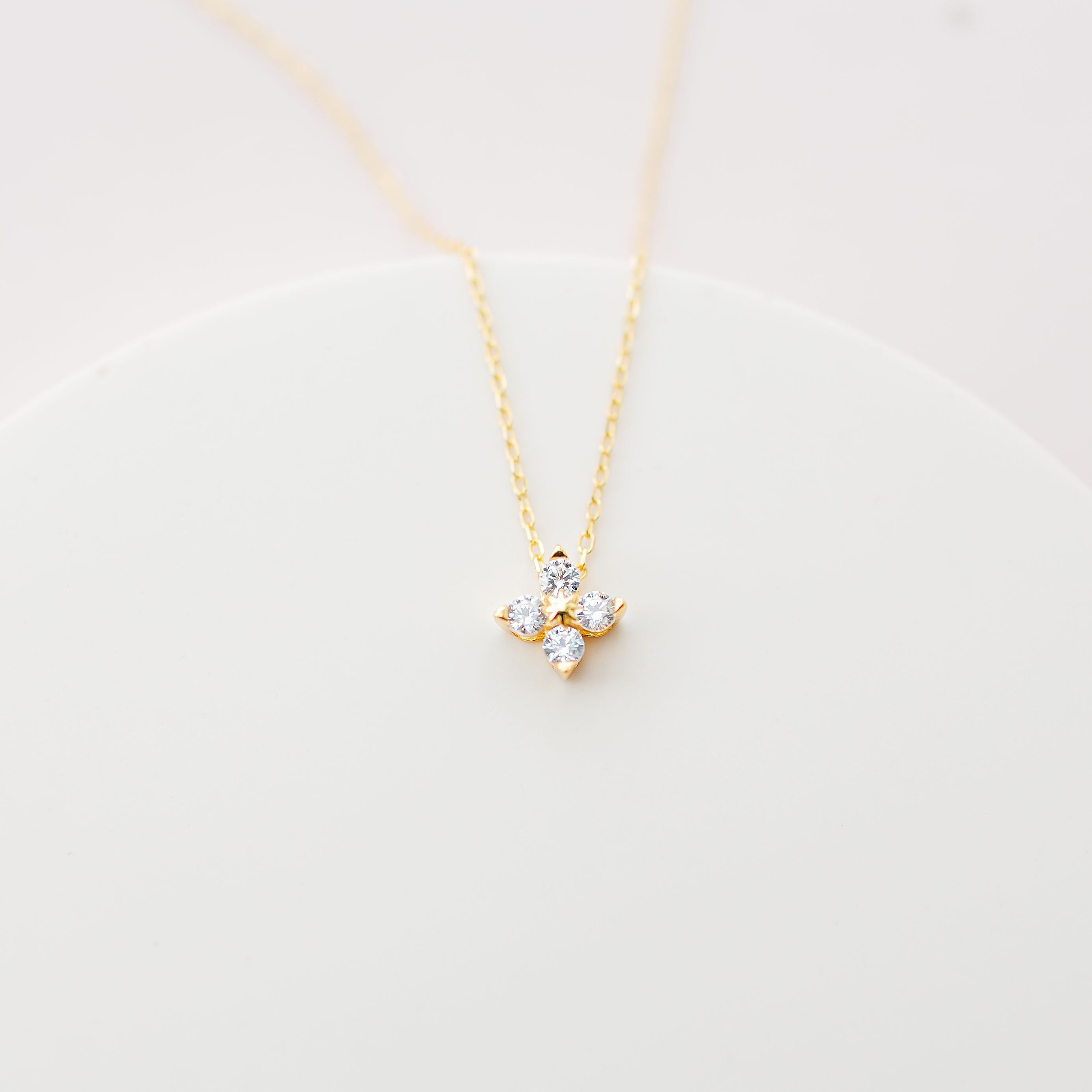 CHLOE // Dainty silver floral necklace