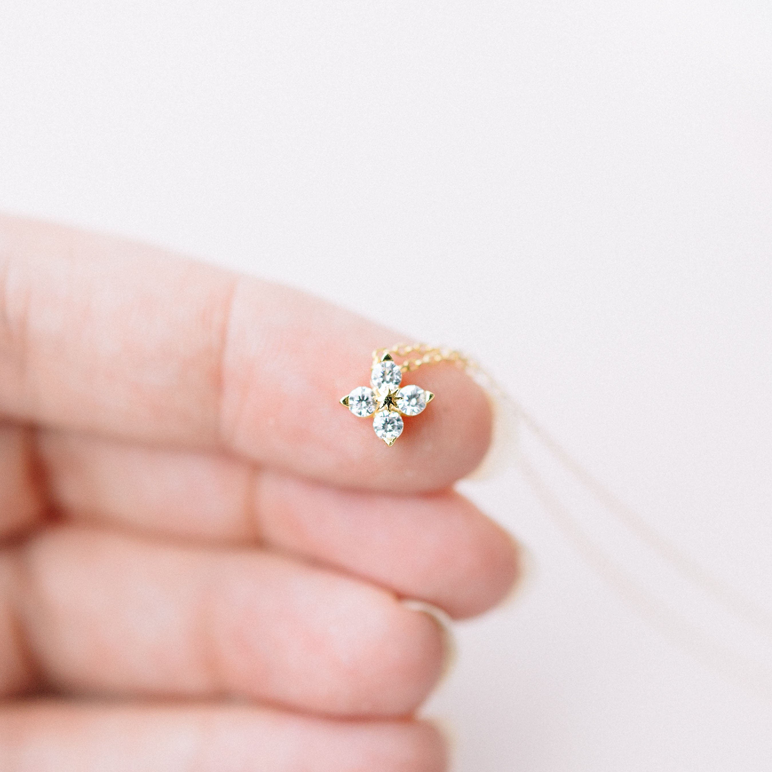 CHLOE // Dainty silver floral necklace