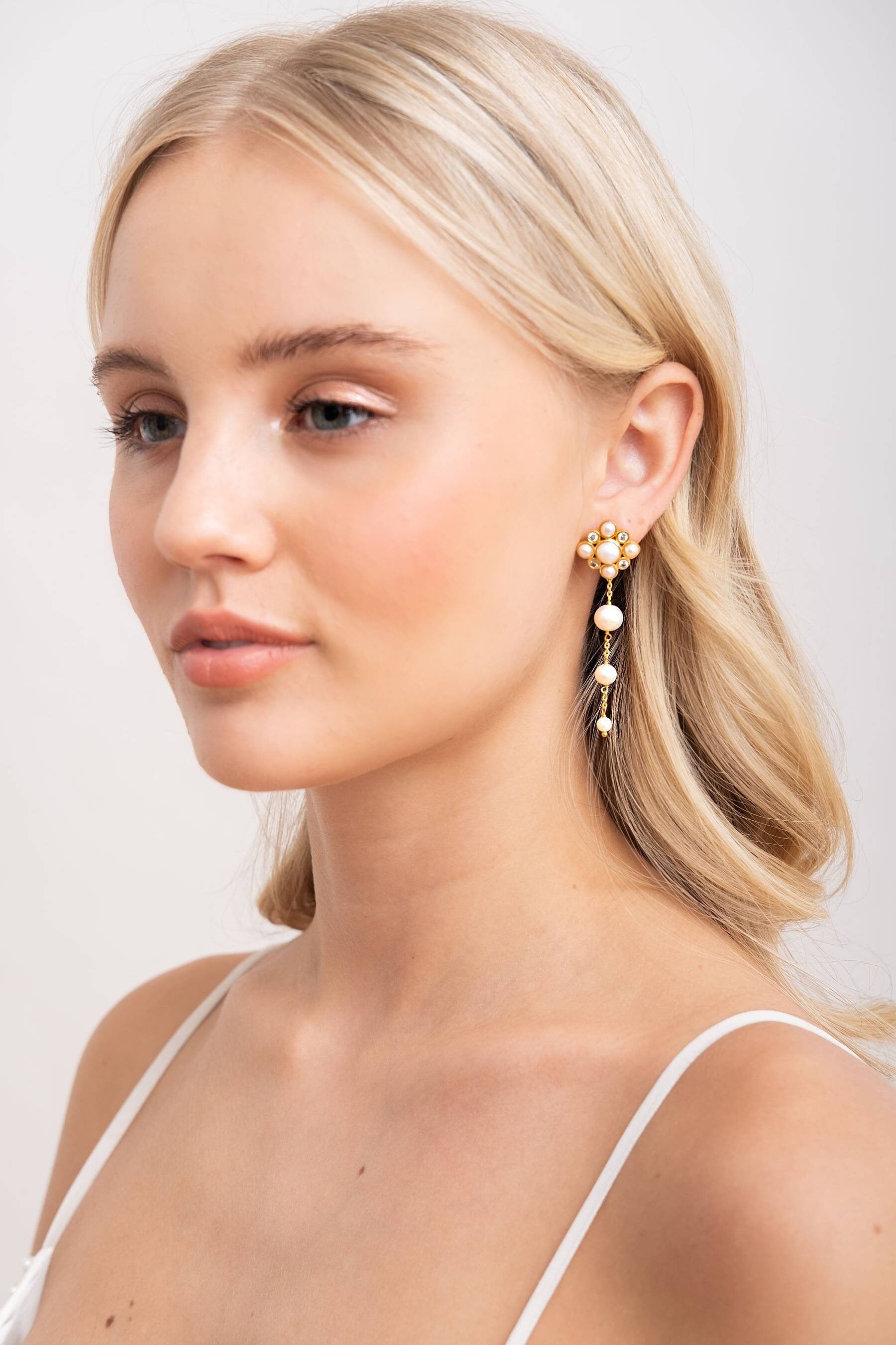 JOSIE // Bridal pearl drop earrings