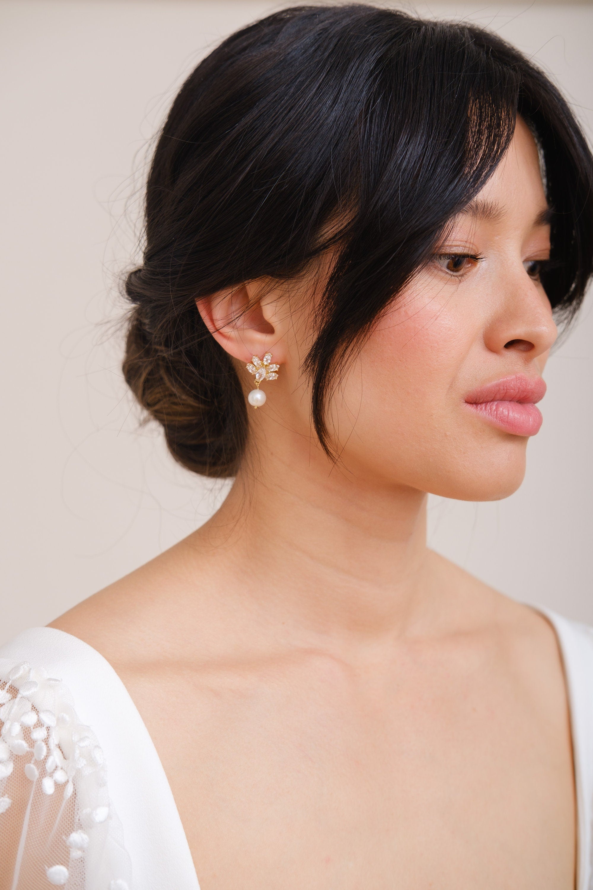 GAIA // Dainty pearl drop earrings