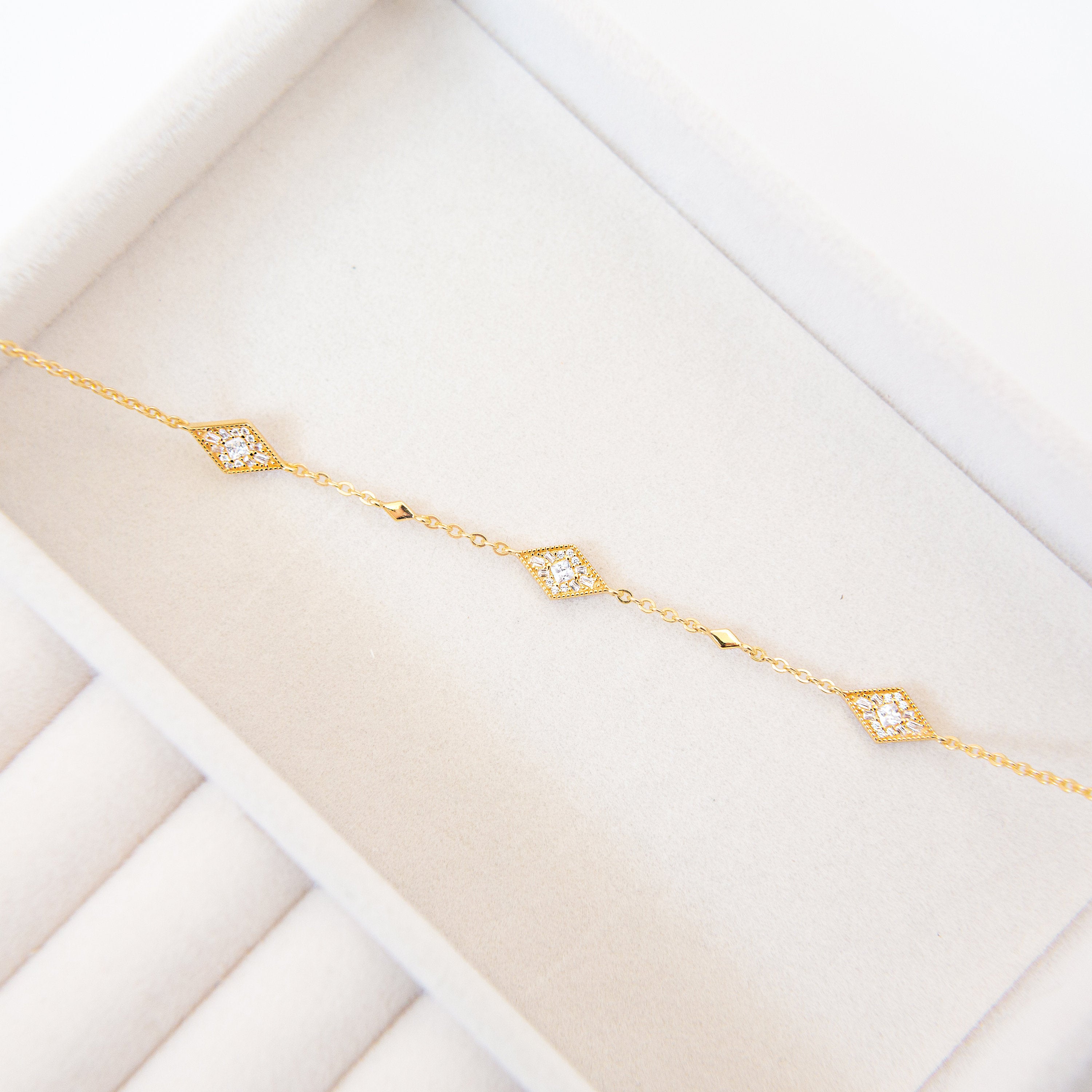 KITE BRACELET // Dainty cubic zirconia rhombus kite charm bracelet