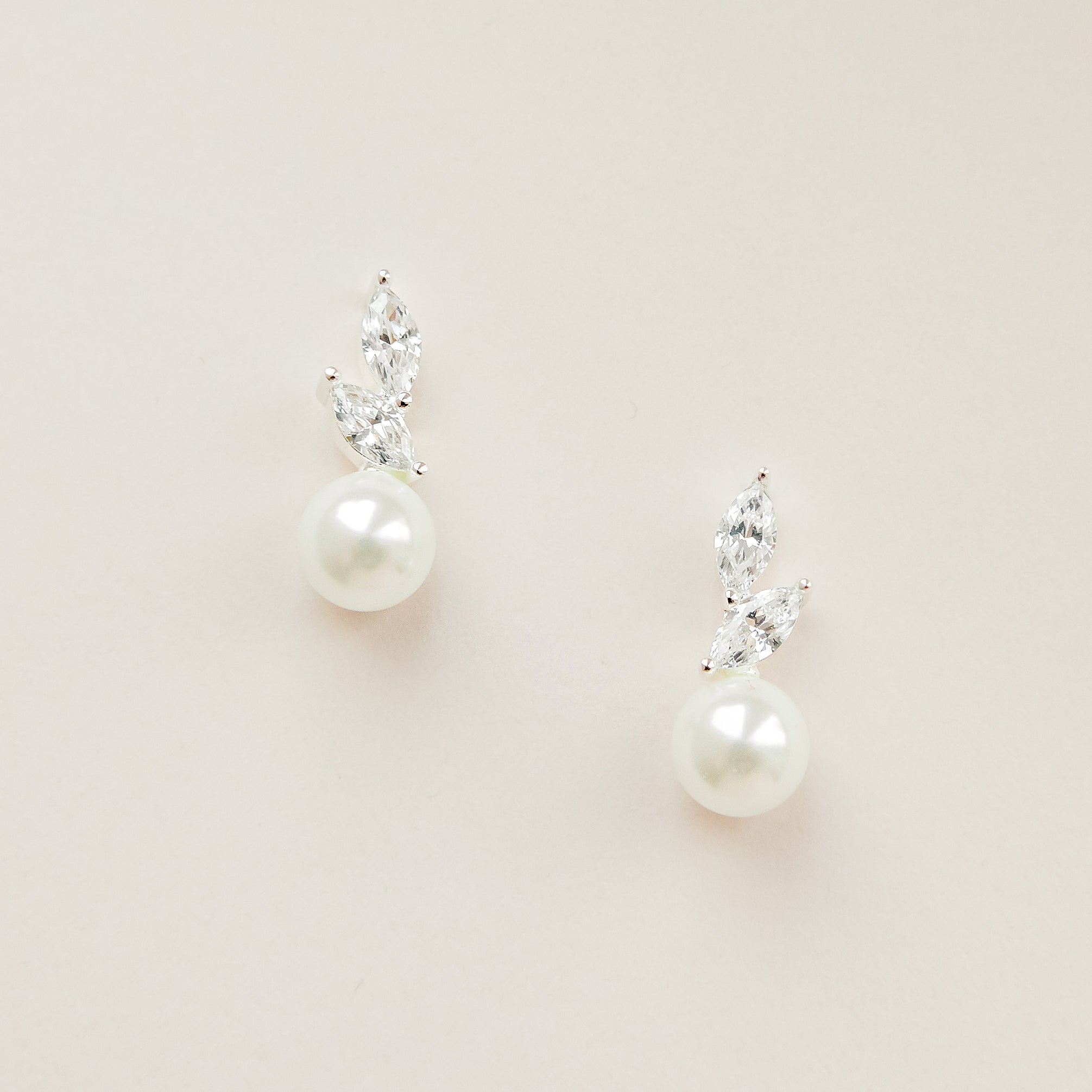 ERYN studs // Silver pearl stud earrings