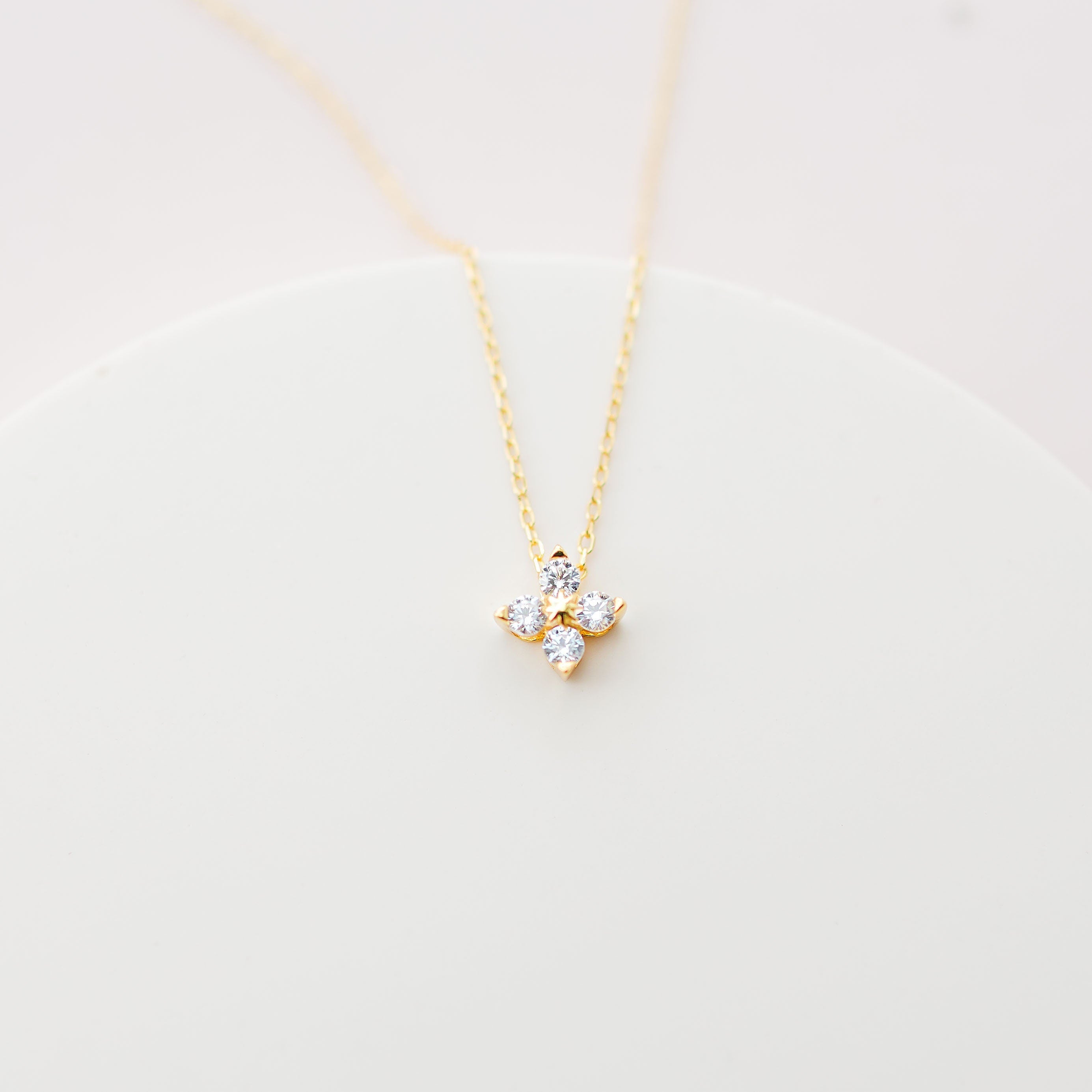 CHLOE // Gold dainty gold floral necklace