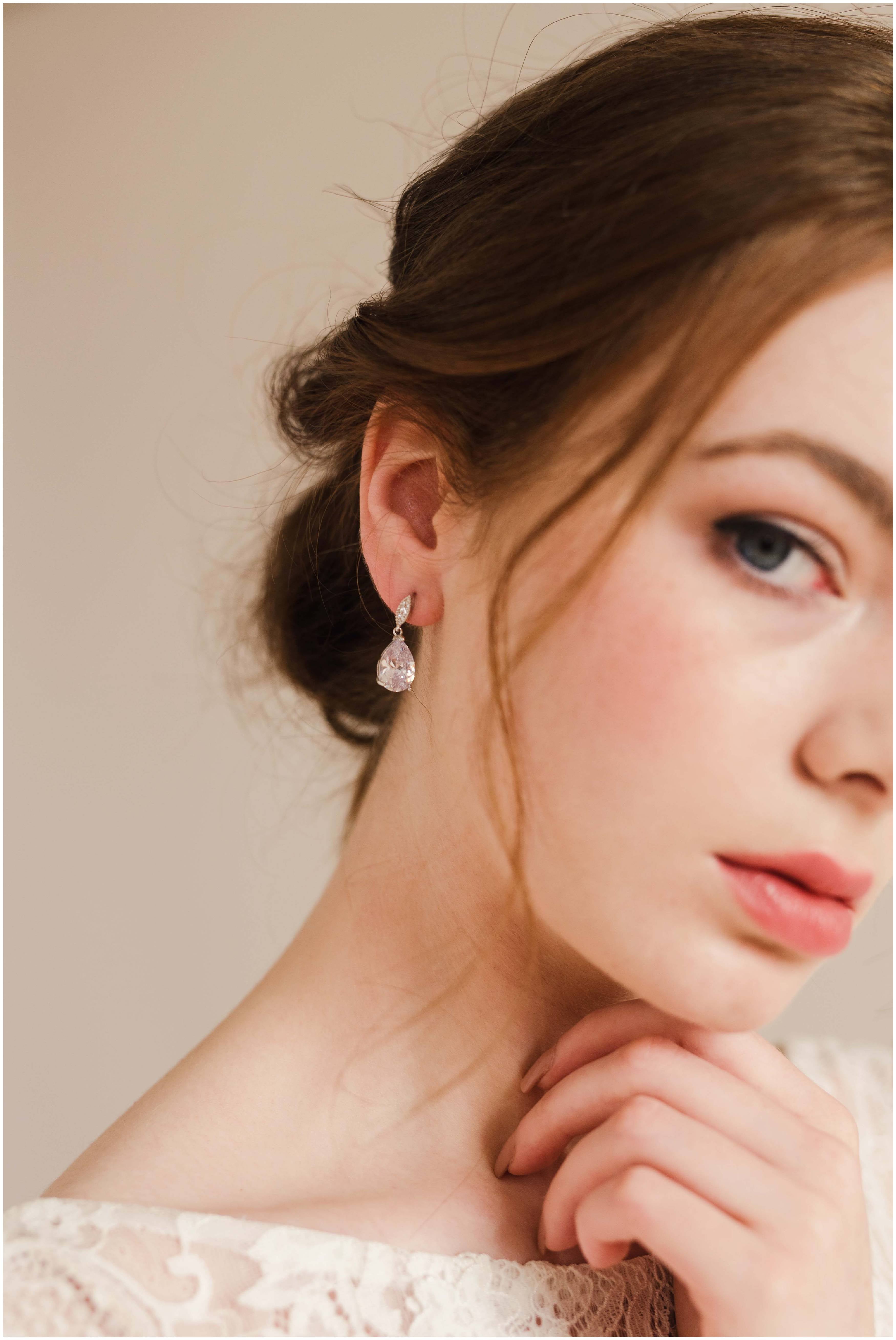 ALBERTA // Dainty crystal drop earrings