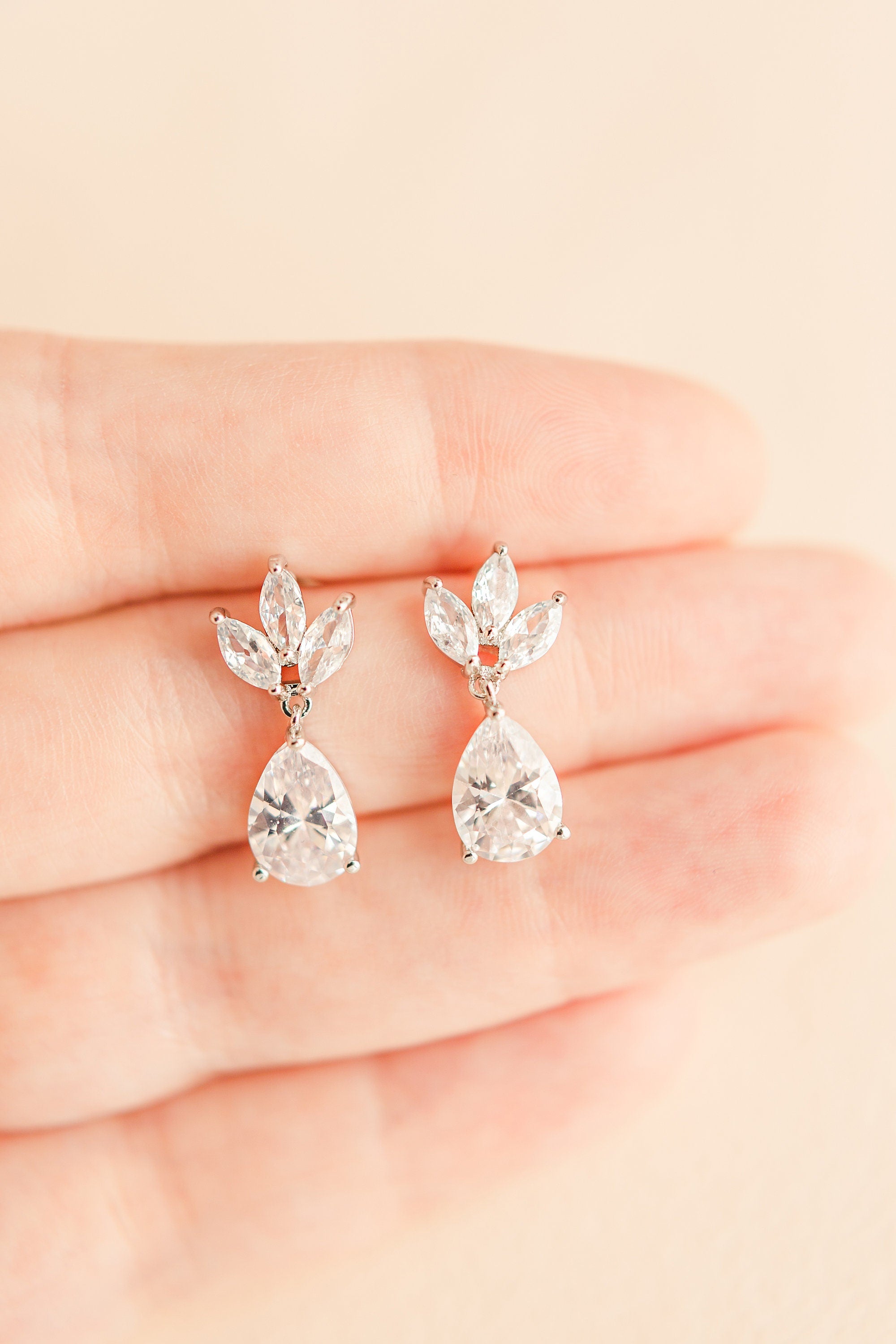 EVIE // Dainty cubic zirconia earrings