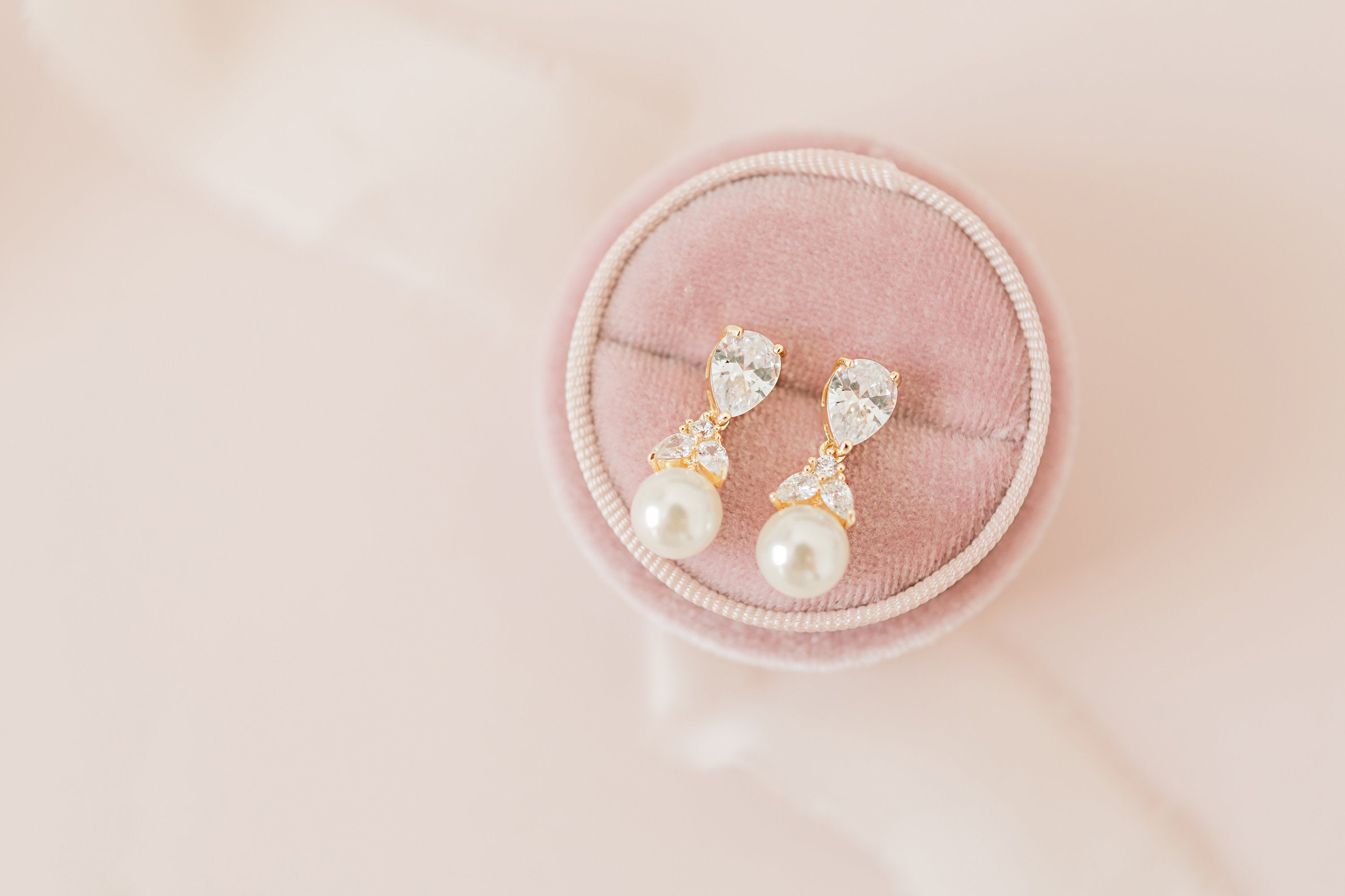 MADISON // Pearl drop earrings