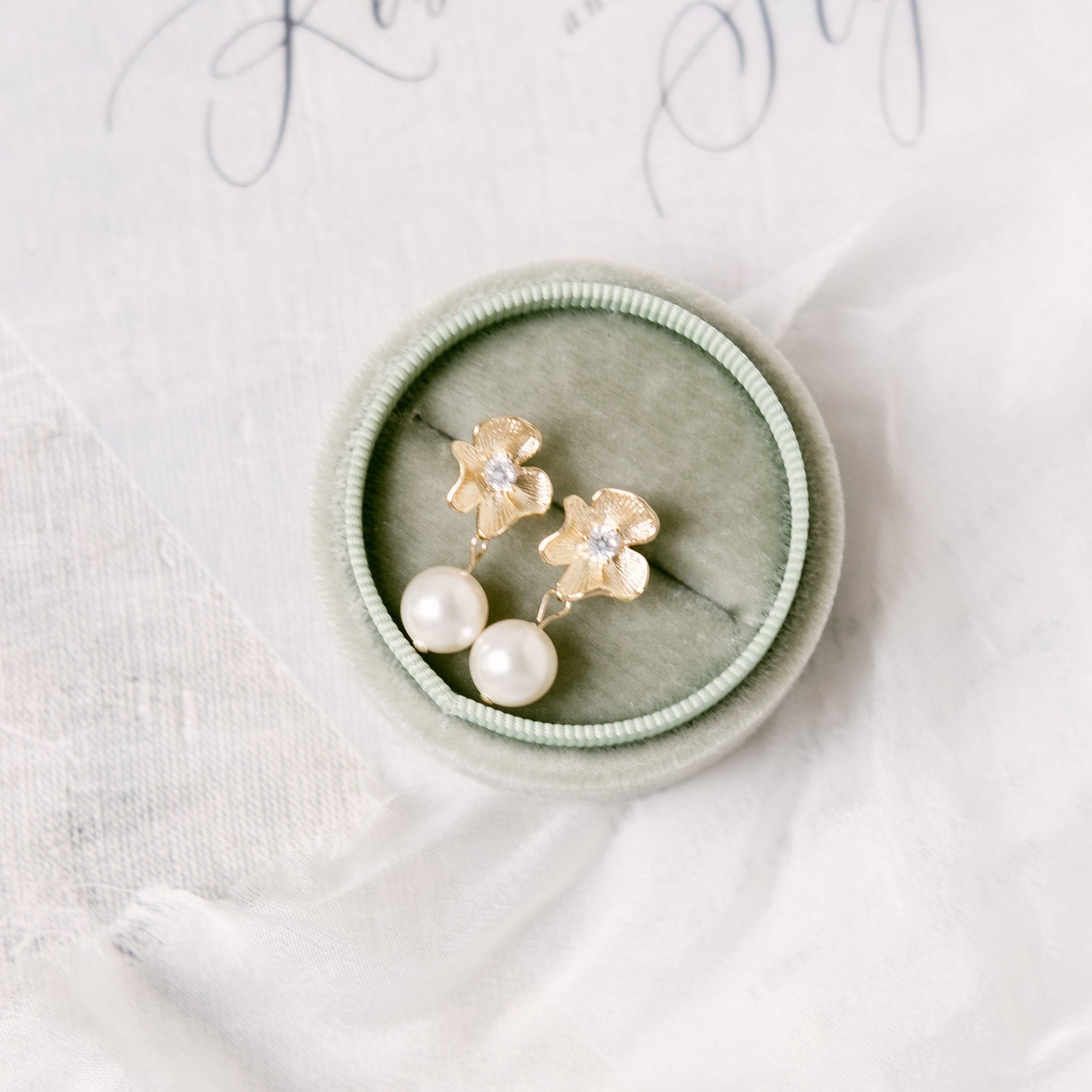 HANA // Gold floral and pearl earrings