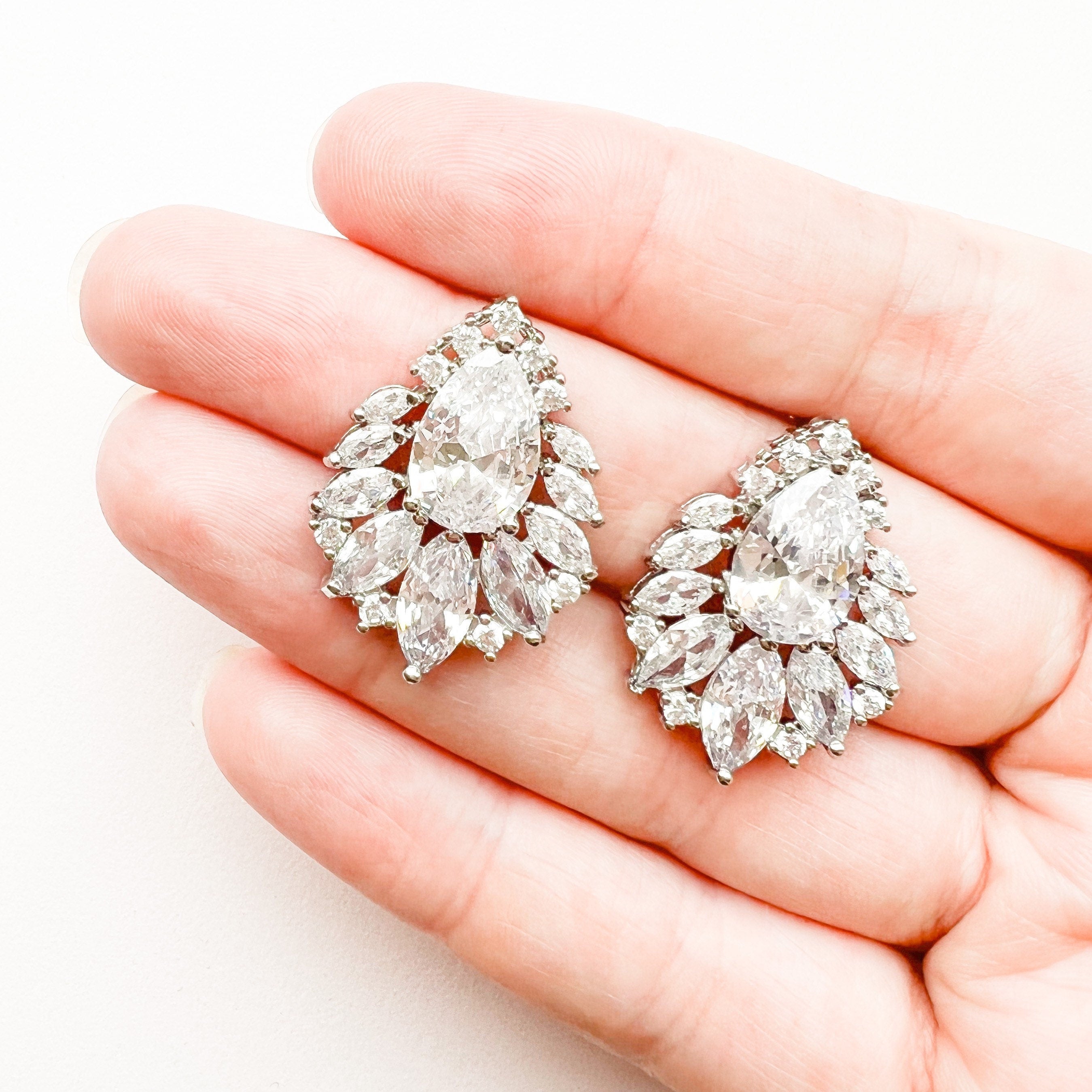 MOLLY // Silver cluster stud earrings