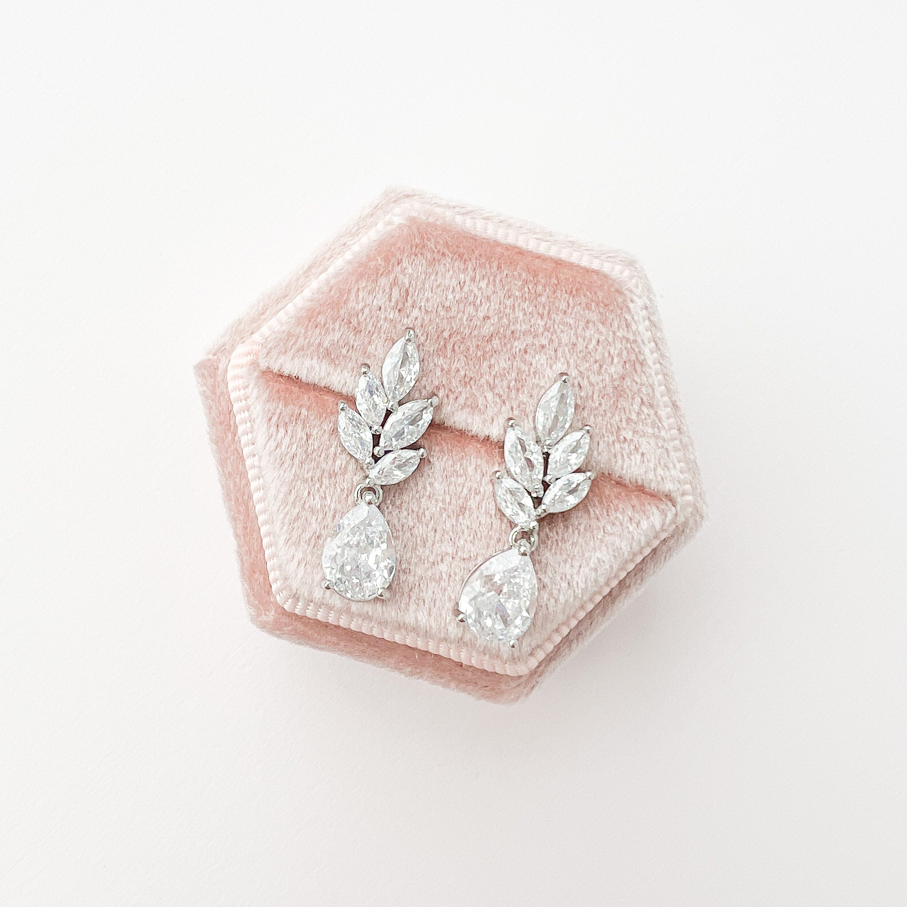 TAYLOR // Bridal drop earrings