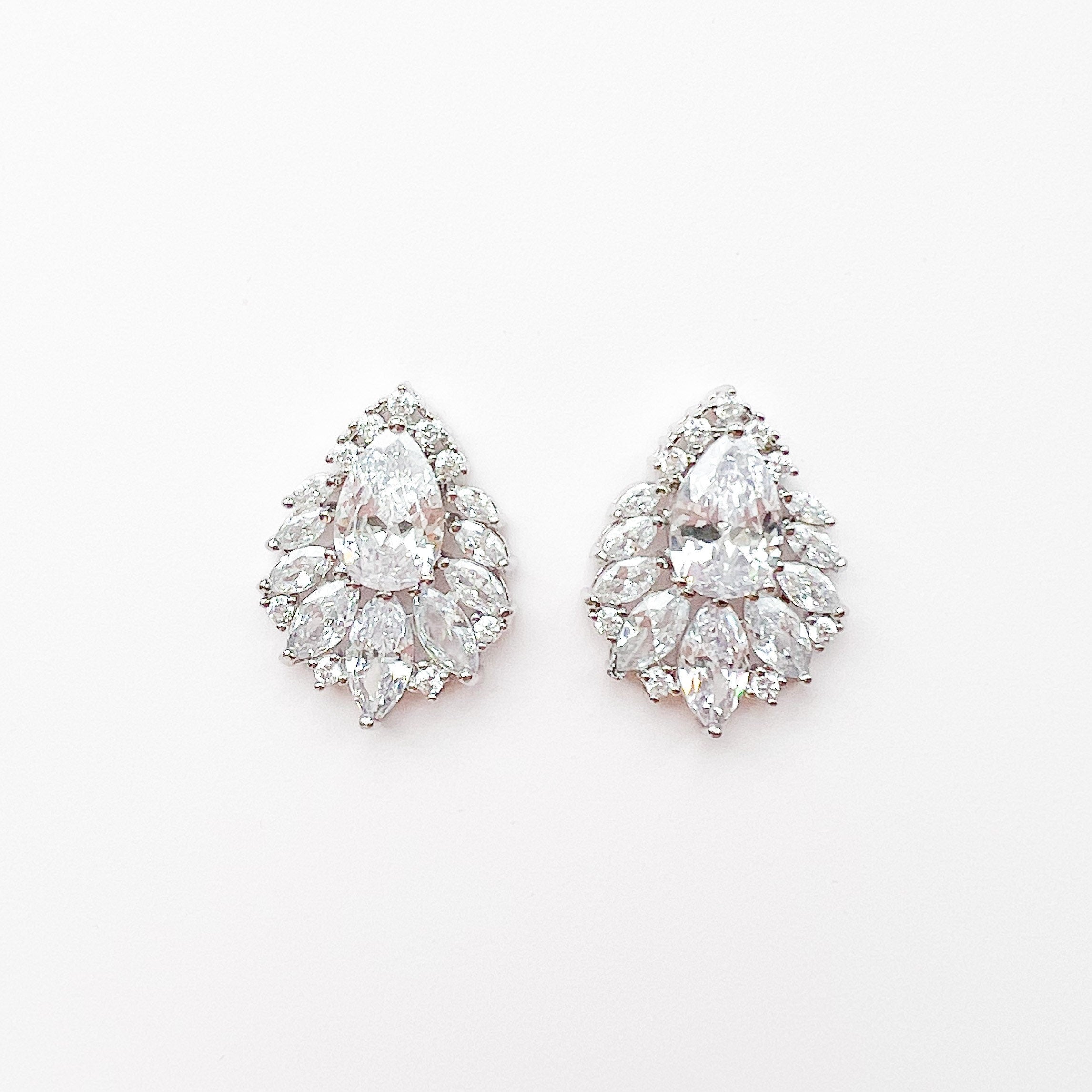 MOLLY // Silver cluster stud earrings