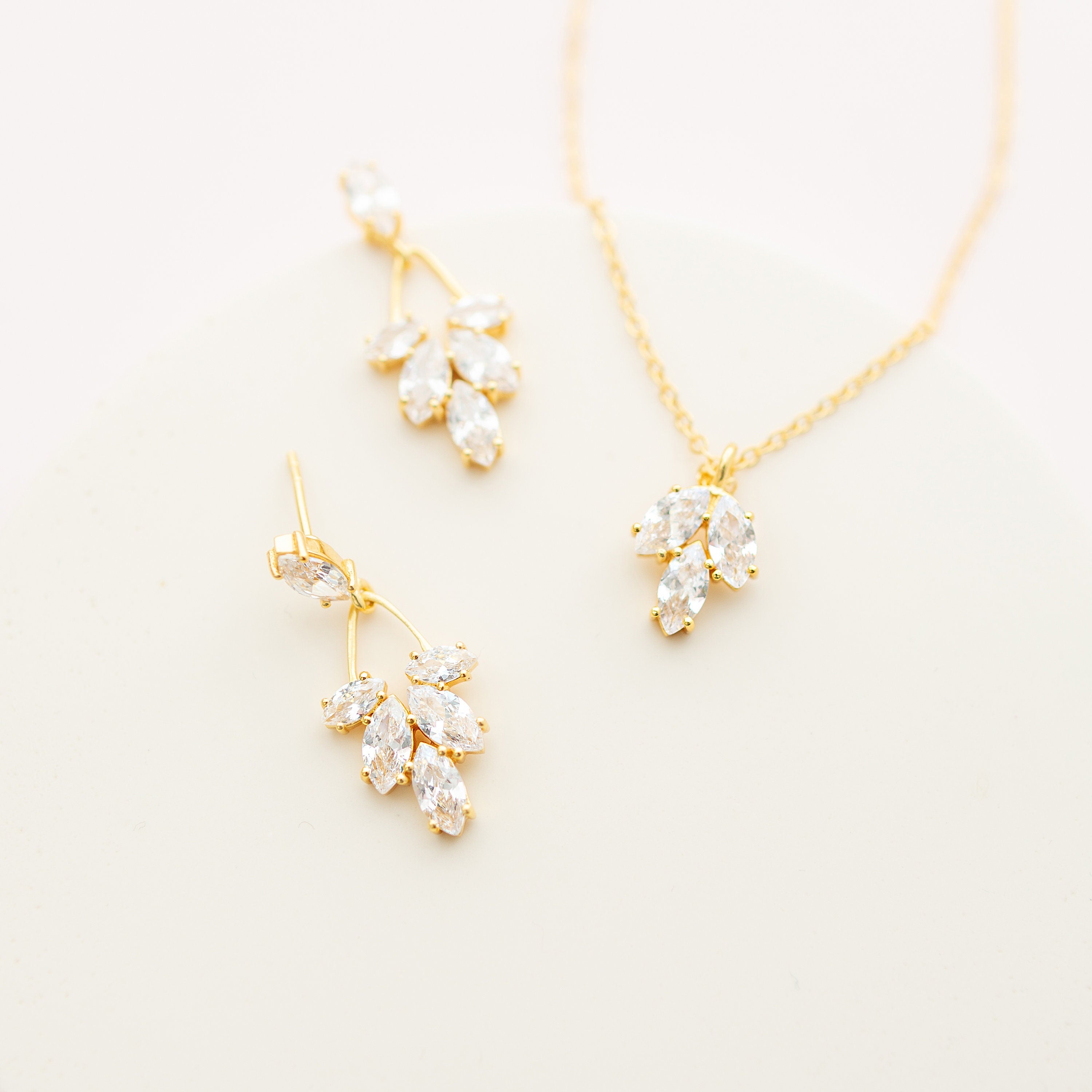 ANNA NECKLACE // Crystal leaf wedding necklace