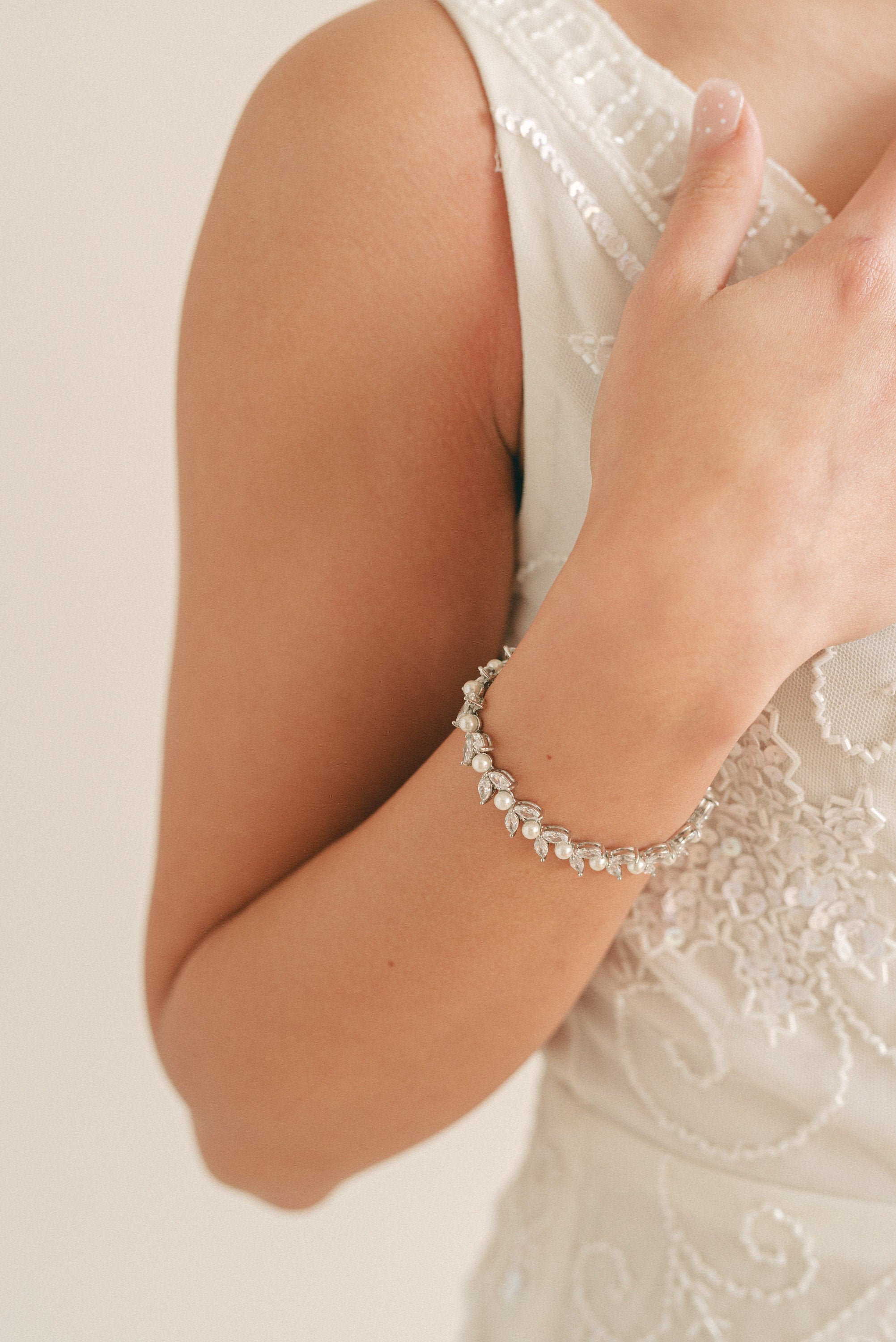 KENDALL // Silver pearl bridal bracelet
