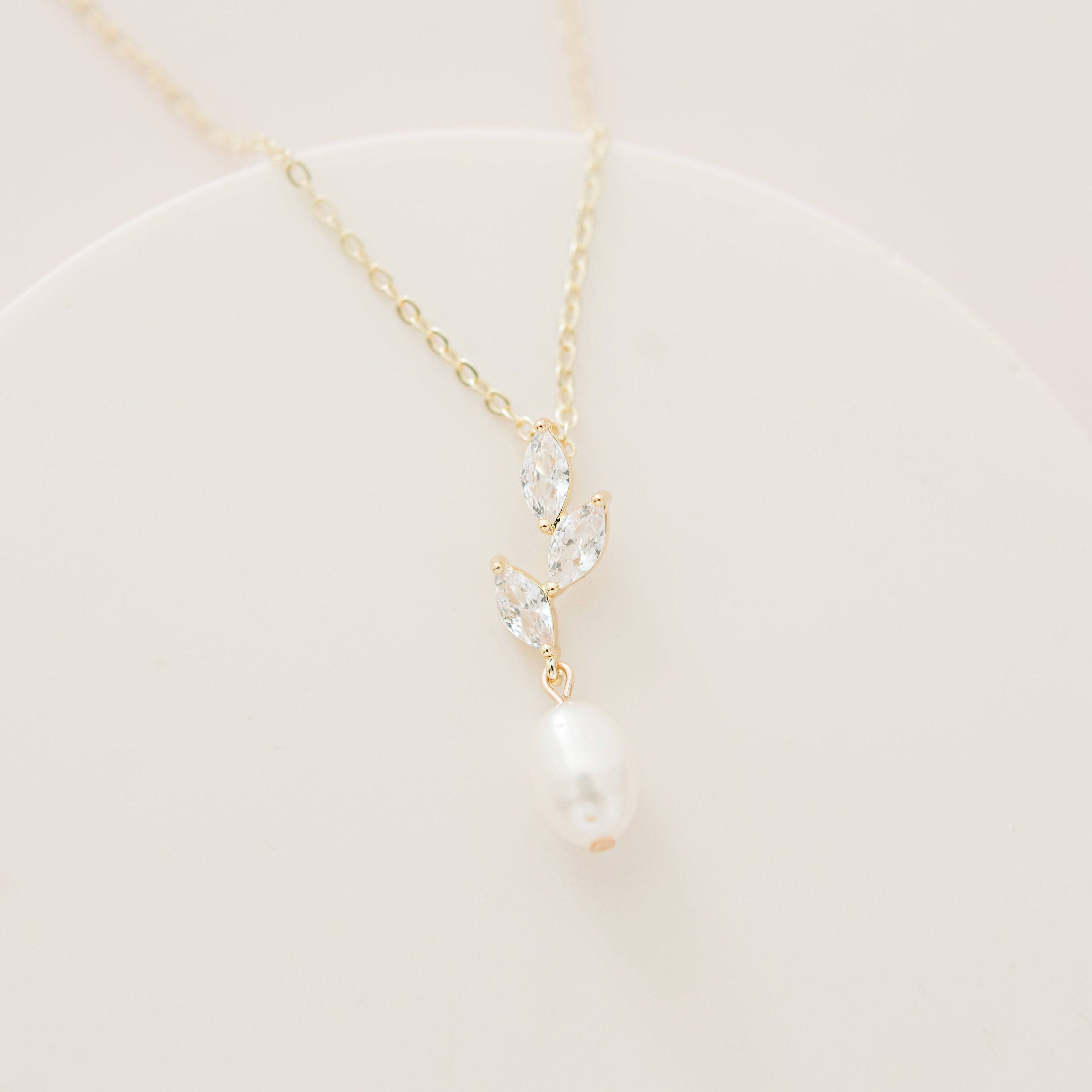 ERYN // Gold Pearl bridal necklace